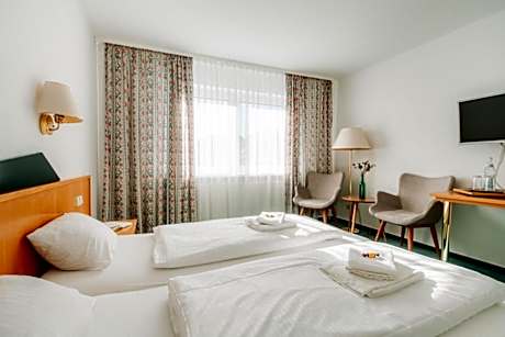 Doppelzimmer-Komfort-Eigenes Badezimmer-Blick ins Tal