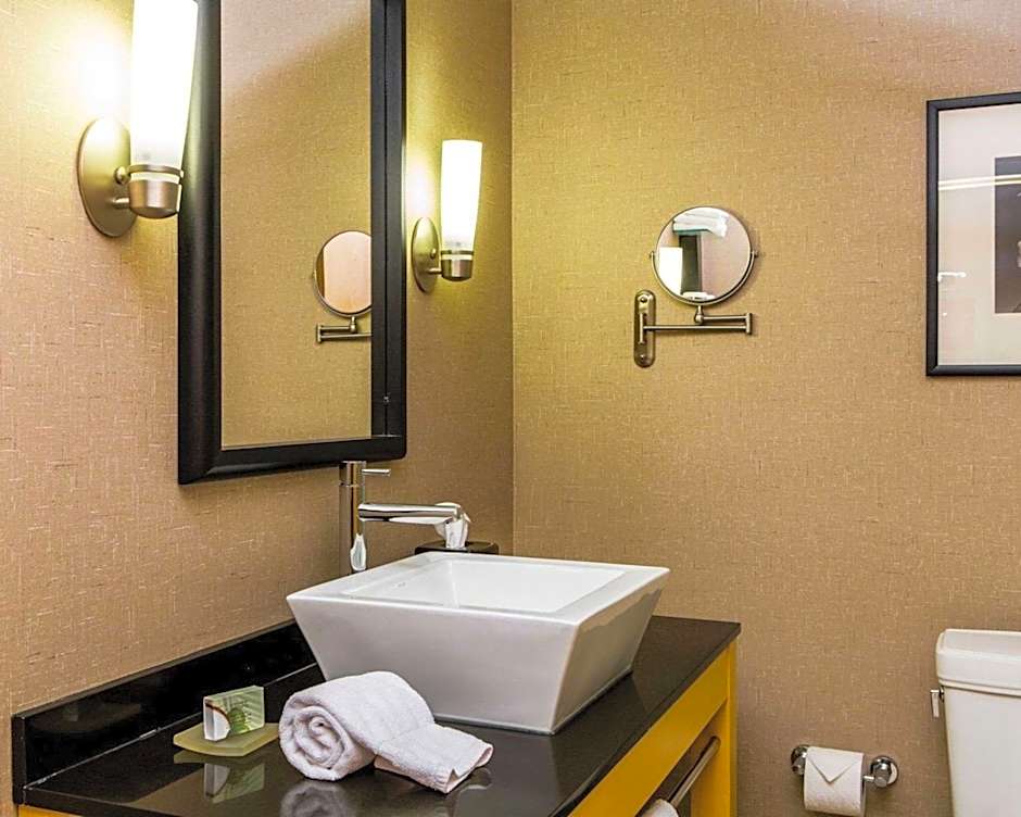 Cambria Hotel Traverse City