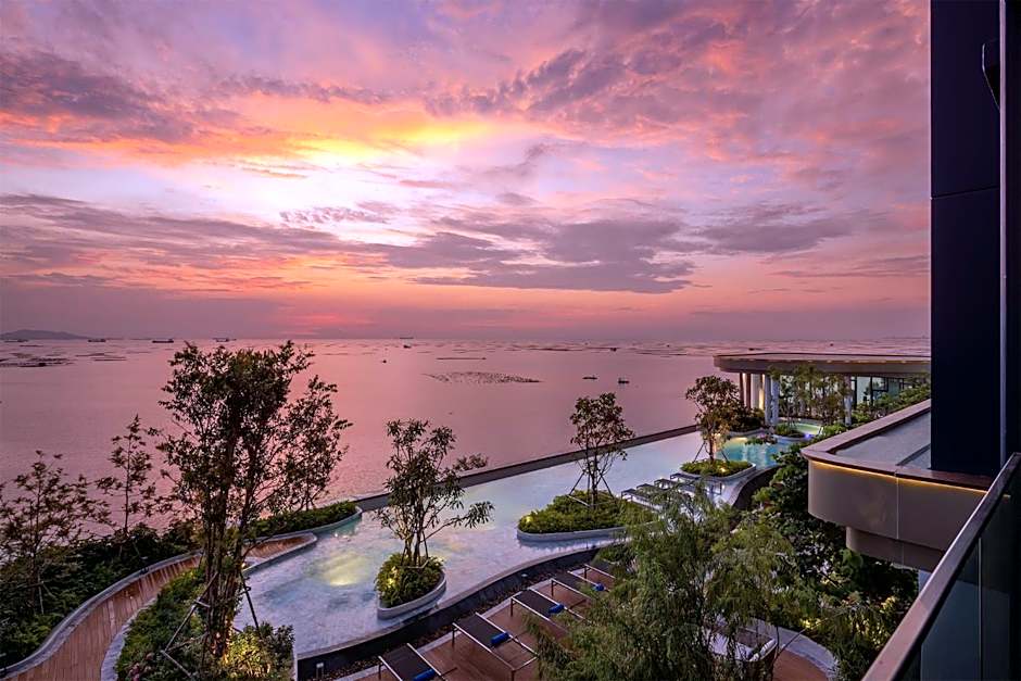 S Sriracha Hotel & Residence