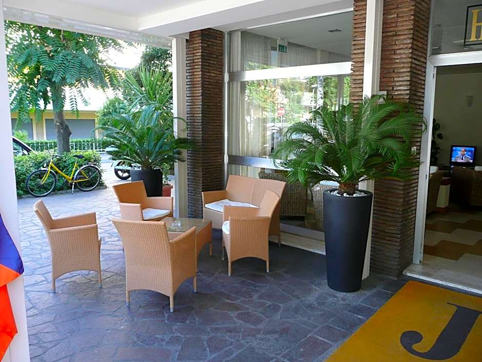 Hotel Majorca sul Mare in centro a Riccione con Area Fitness