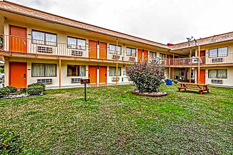 OYO Hotel Lake Charles Hwy 10