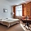 Janne Hotel with Self Check-in