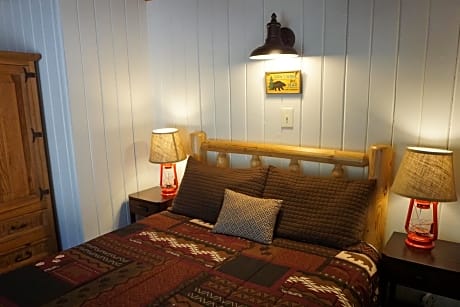 Deluxe Room (2 Adults + 1 Child)