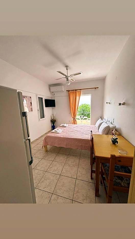 Davis Studios & Apartments