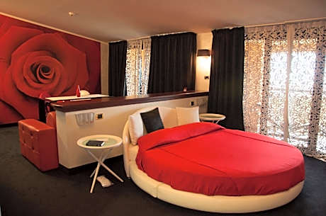 Queen Suite with Spa Bath