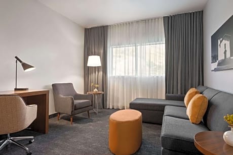 1 King Bed Executive Room Non-Smoking
