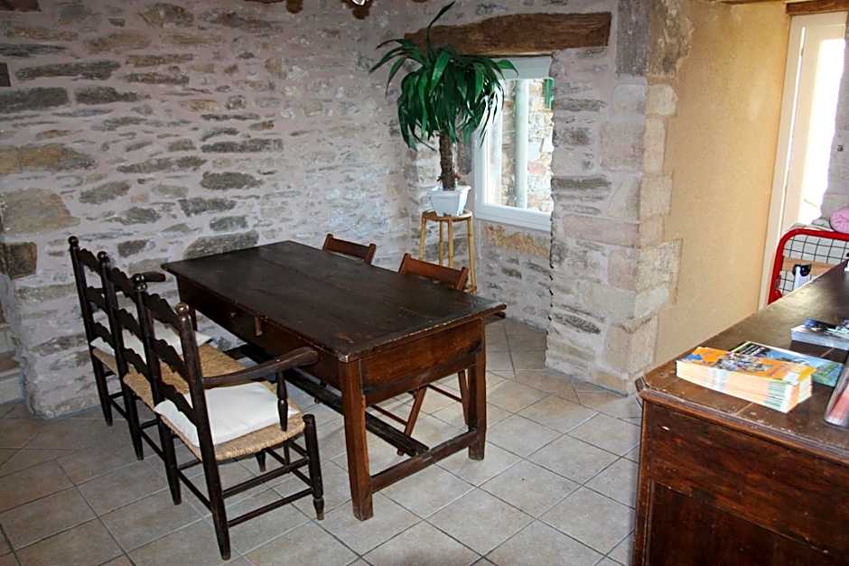 Hôtel Les Tilleuls de Pareloup à Salles-Curan