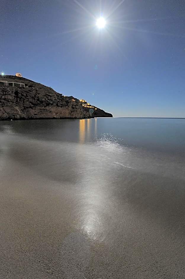 Super Paradise Hotel