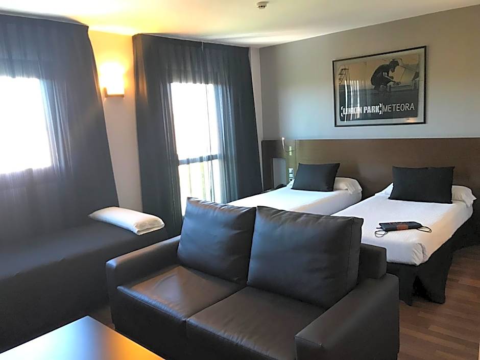 täCH Madrid Airport