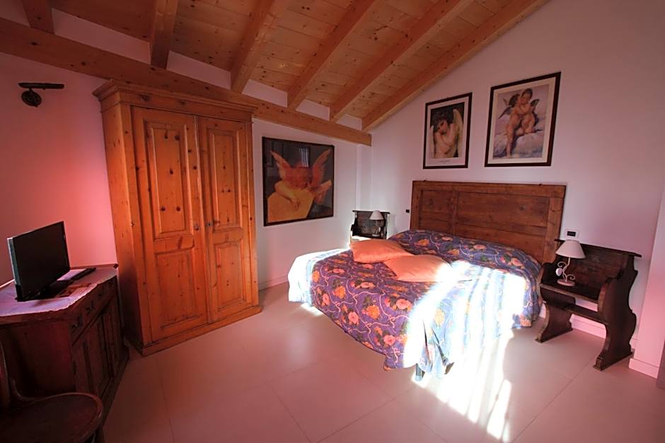 Photo 1 of 2 of Triple Room