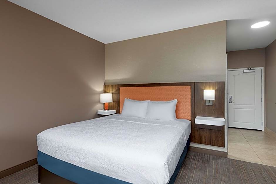 Hampton Inn By Hilton And Suites Harrisburg/North, Pa