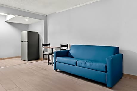Suite 2 Queen Beds with Kitchen Non-Smoking