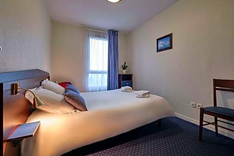 Apartment 1 Queen Bed 2 Single Beds Nonsmoking Upgrade