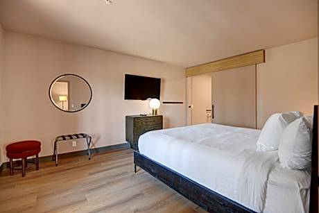 Superior King Suite