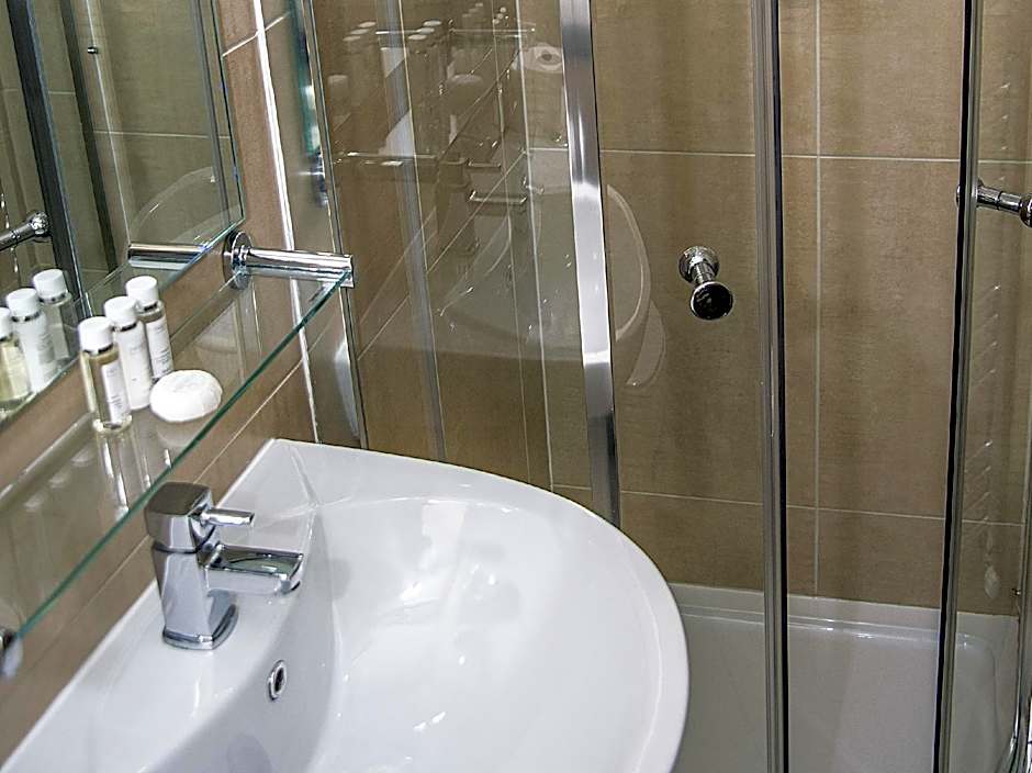 Base Serviced Apartments - Sir Thomas Street