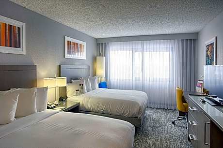 Deluxe 2 Queen Mobility/hear Access 3 X3 Shwr