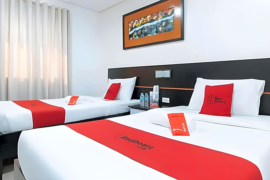 RedDoorz @ Leoncia Apartelle Mandaue City