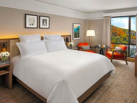 Fairmont Luxury King Room with View of the Village - Newly Renovated