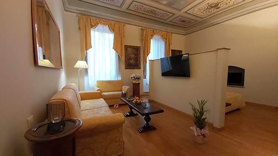 Tornabuoni La Petite Suite
