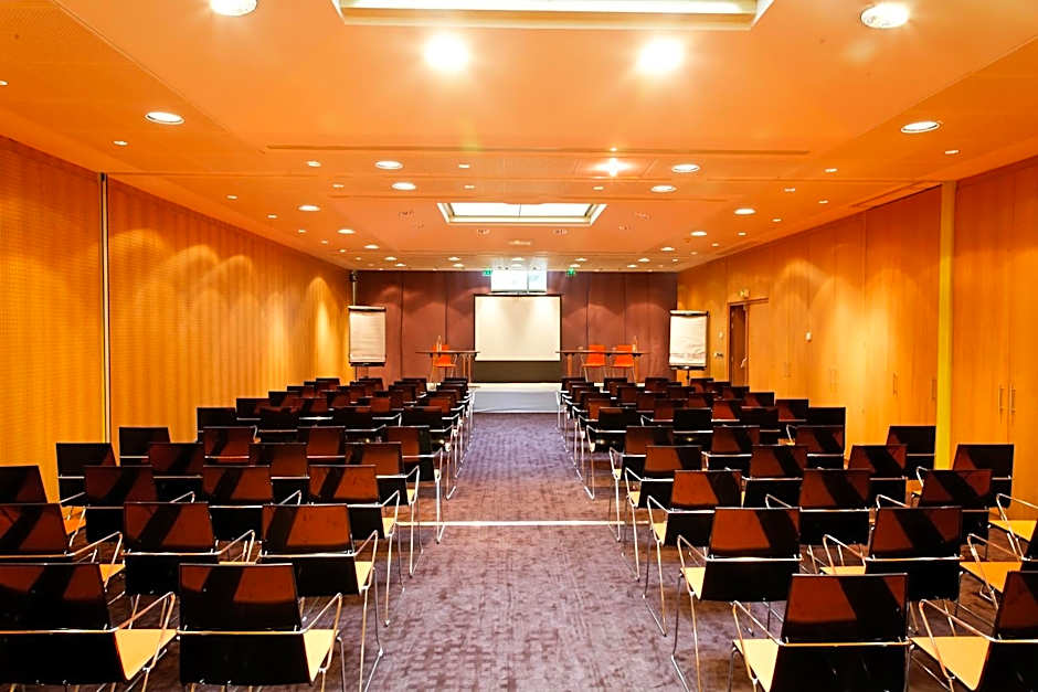 Holiday Inn Express Paris-Canal De La Villette By IHG