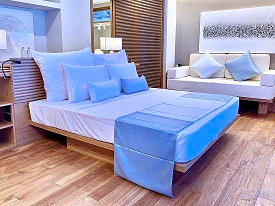 Cinnamon Velifushi Maldives