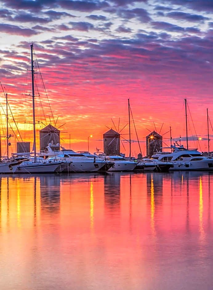 Golden City Center Suites