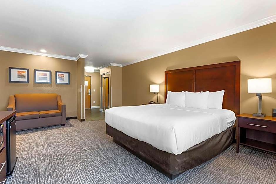 Comfort Inn & Suites Redwood Country