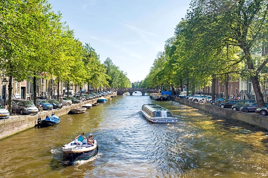 Houseboat studio with canalview and free bikes