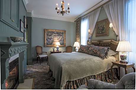 English Trellis Garden Villa