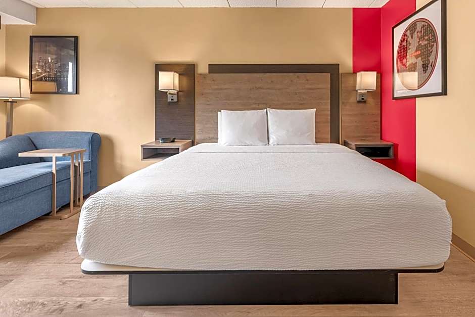 Ramada by Wyndham Minneapolis Golden Valley