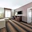 La Quinta Inn & Suites by Wyndham Orange