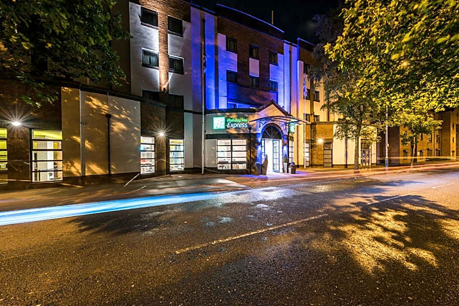 Holiday Inn Express Belfast City Queens Quarter By IHG