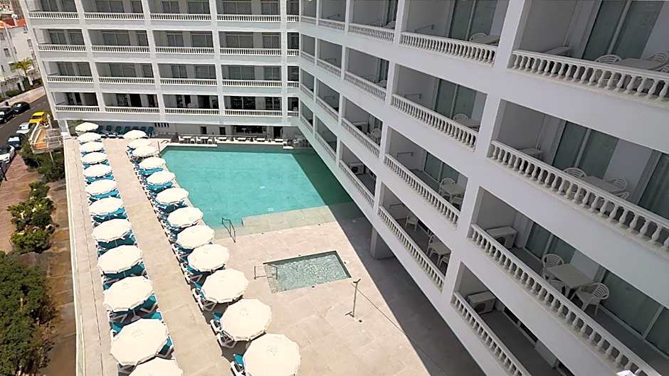 Hotel Blue Sea Lagos de Cesar