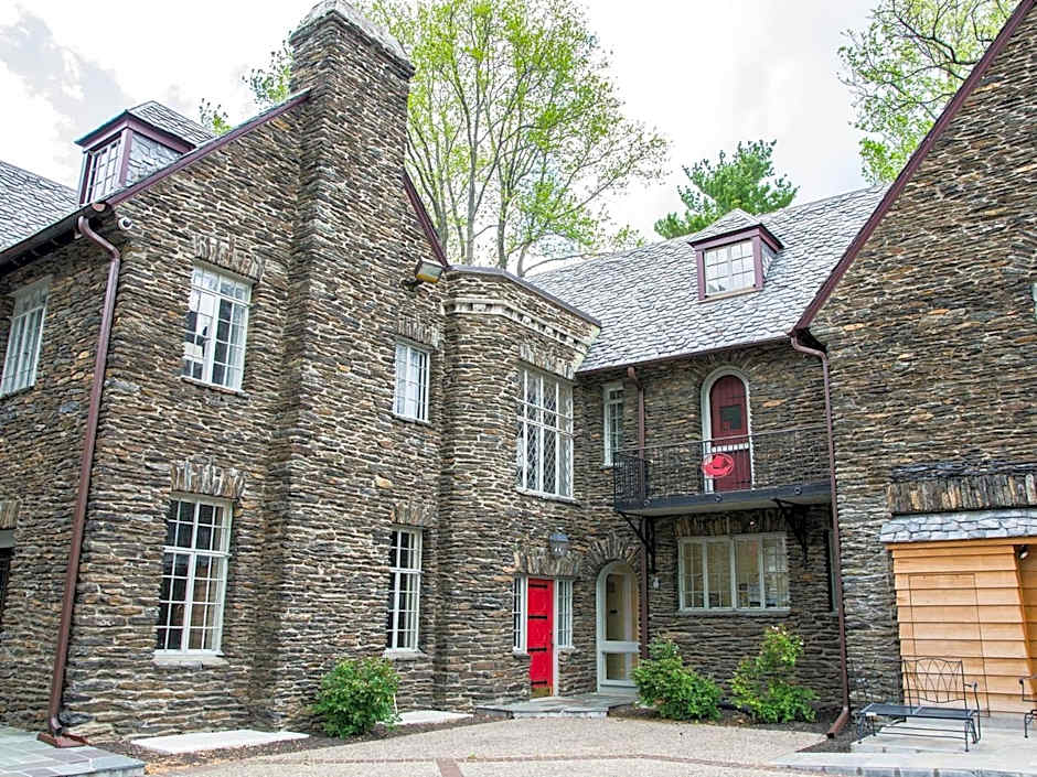 The Manor on Front