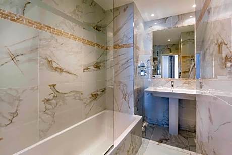 1 King Bed Non-Smoking Deluxe Room Twin On Request Bathrobe And Slippers Espresso Machine