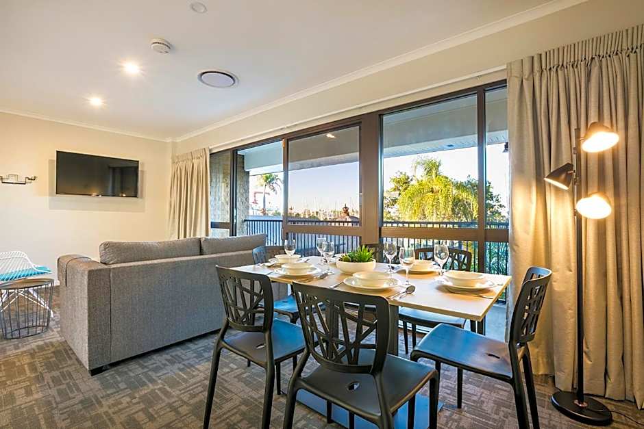 Nightcap at Kawana Waters Hotel