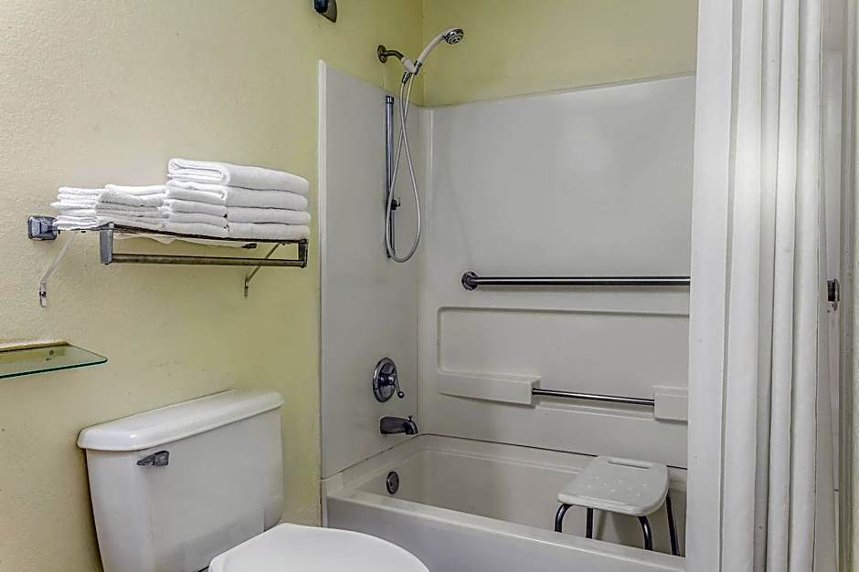 Super 8 by Wyndham Stockbridge