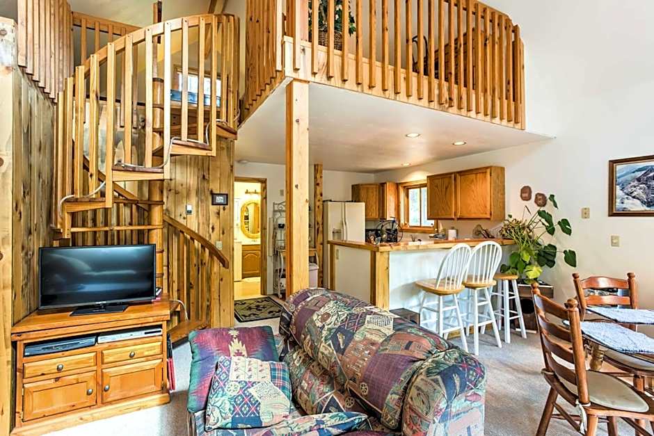 Marble Hideaway Cabin with Mountain Views and Deck!