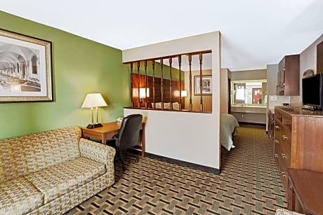1 King Bed, Suite, Smoking
