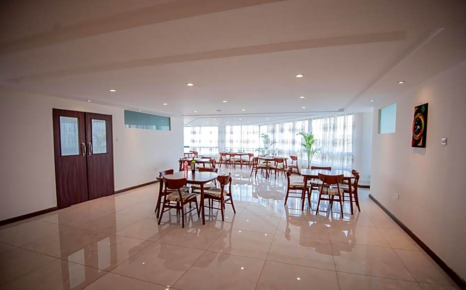 The Crossroads Hotel, Westlands