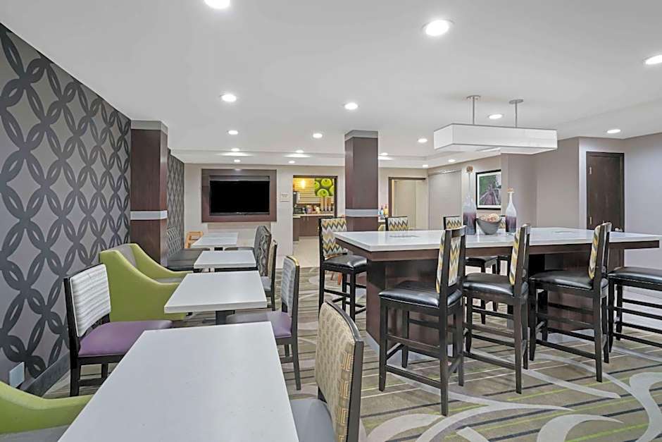 La Quinta Inn & Suites by Wyndham Knoxville North I-75
