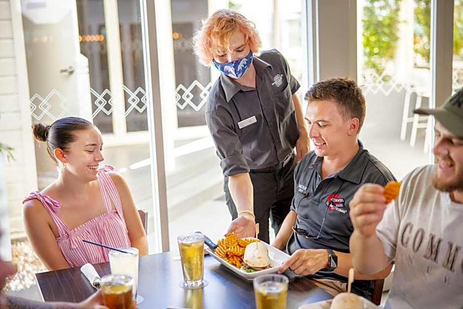 Shamrock Gardens Motel