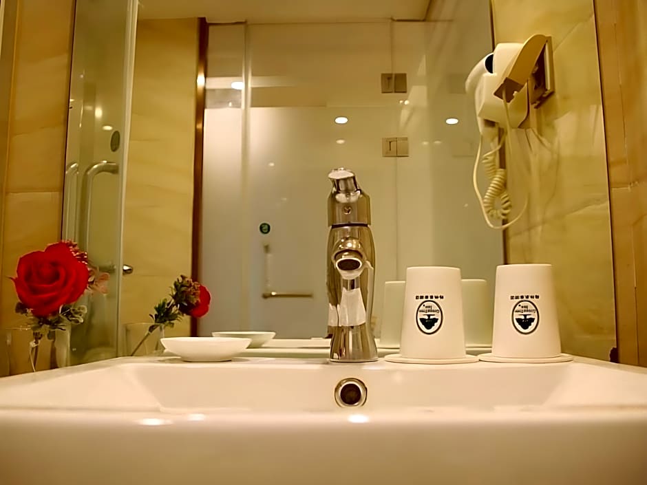 GreenTree Inn Zhejiang Ningbo South Railway Station Express Hotel