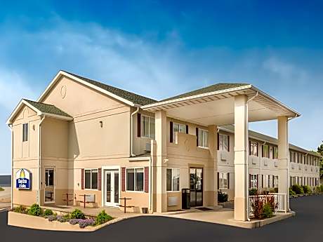 Days Inn by Wyndham Ozark