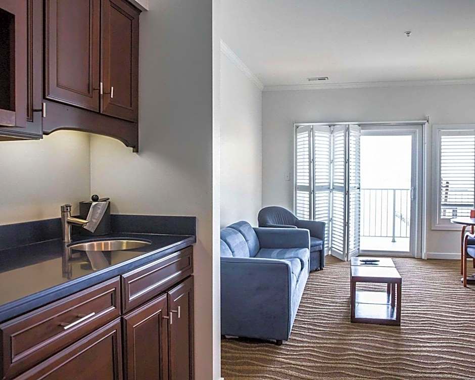 Island Inn & Suites, an Ascend Collection Hotel