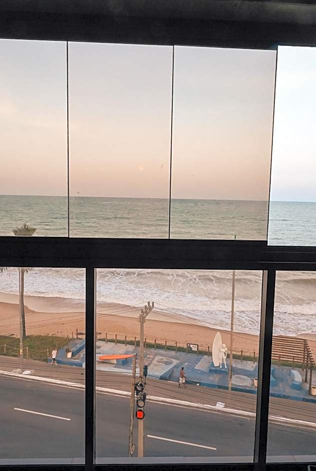 Loft beira-mar com frente e vista para o mar