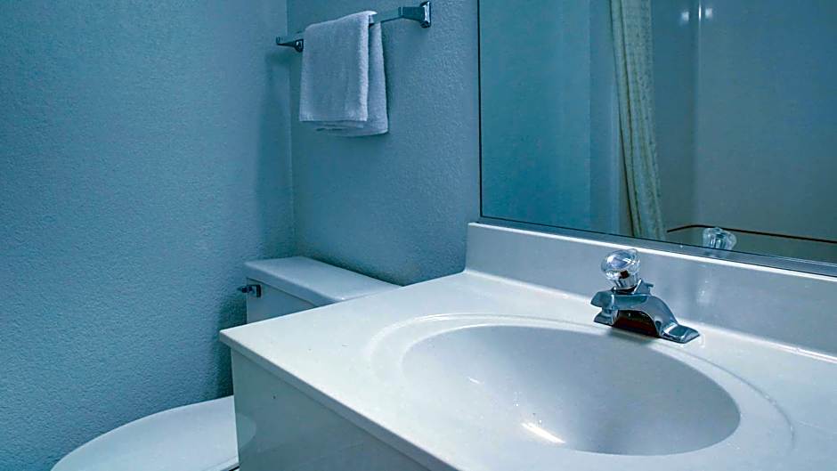 Baymont Inn & Suites Shawnee