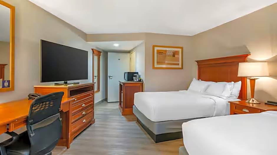 Photo 1 of 2 of Deluxe 2 Double Beds