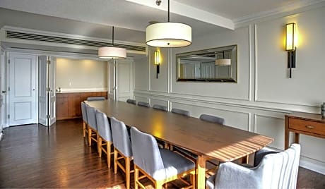 1 King Bed 2 Room  Prime Minister Suite