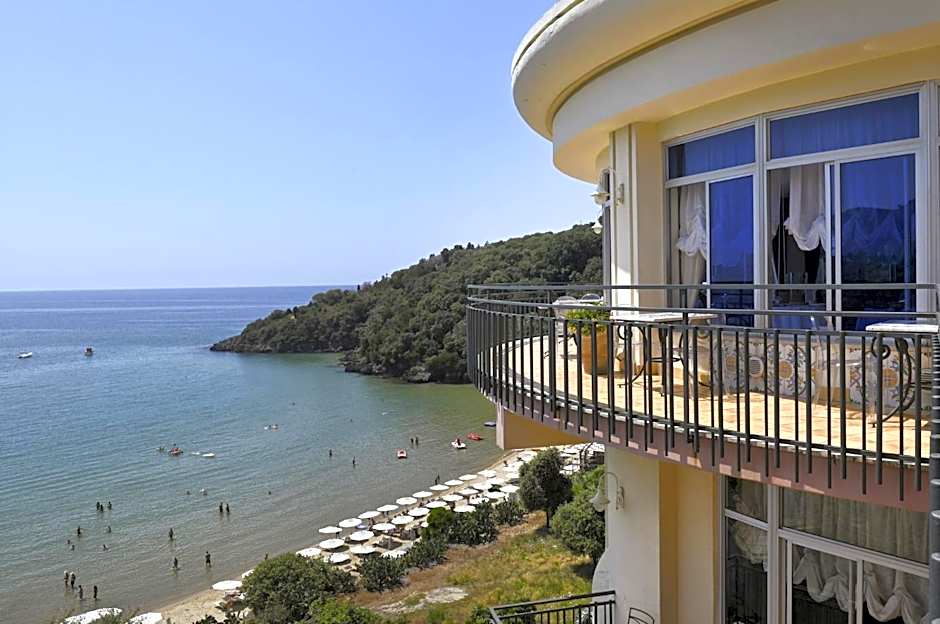 Summit Hotel